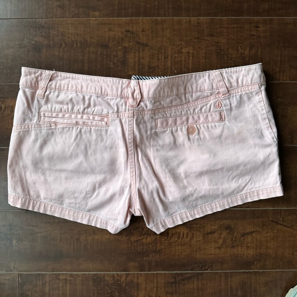 Volcom Ladies Juniors pale Melon shorts 11 - Picture 2 of 4